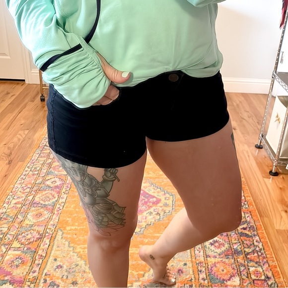 21 DENIM | Black Denim Shorts Size 27 - Picture 2 of 6